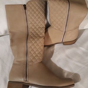 Women quilted knee boots. Worn once.